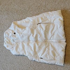 Children's Place toddler puffer vest, cream and gold, size 3T